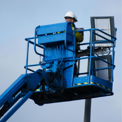 Com o curso segurança operacional de plataformas elevatórias identifica perigos e riscos associados à utilização de plataformas elevatórias.